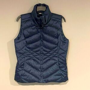 NWOT women’s North Face size M color navy blue 550